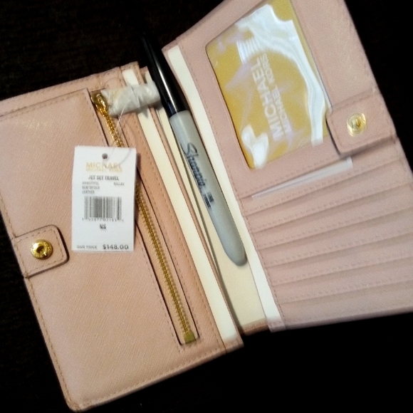 NWT MICHAEL KORS LARGE SNAP WALLET - Picture 1 of 5